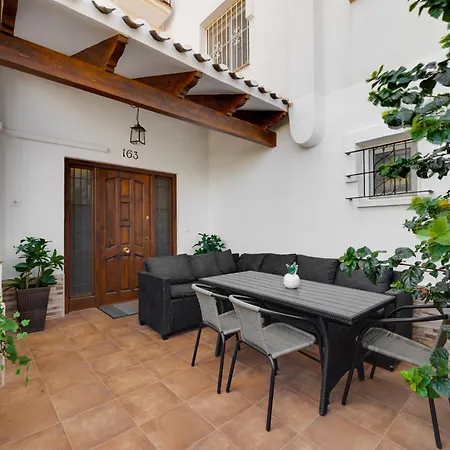Cb Living - Cozy With Patio, Playa Flamenca